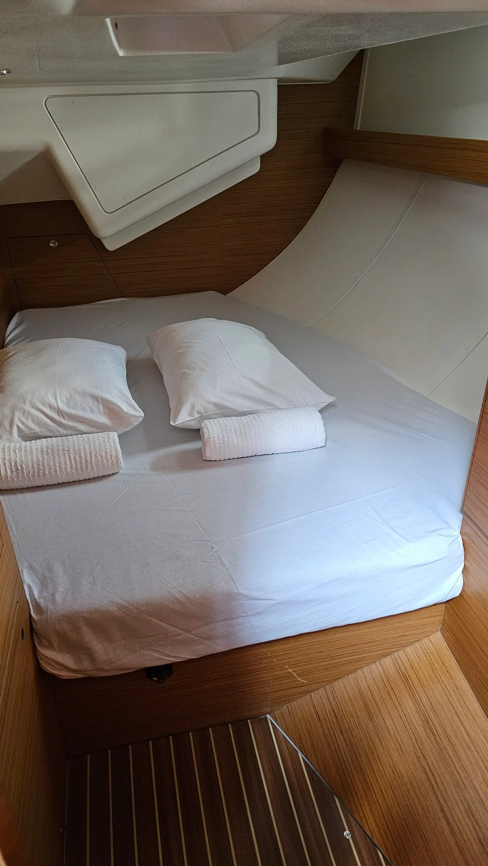 Premium, photograph 9