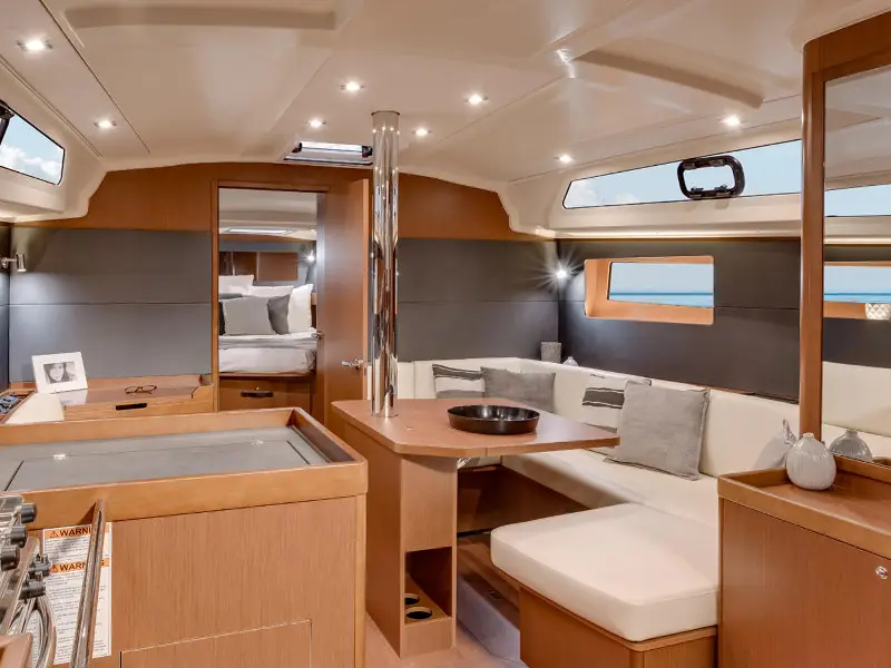 Illusion, Interior image