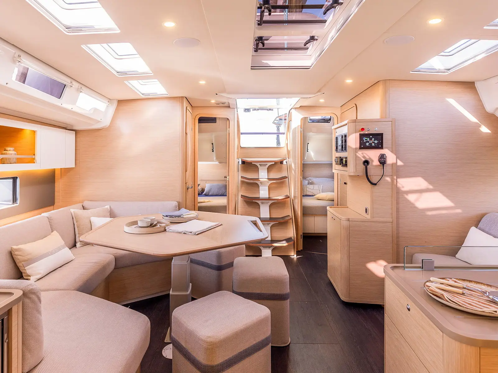 Arctic Horizon, Interior image