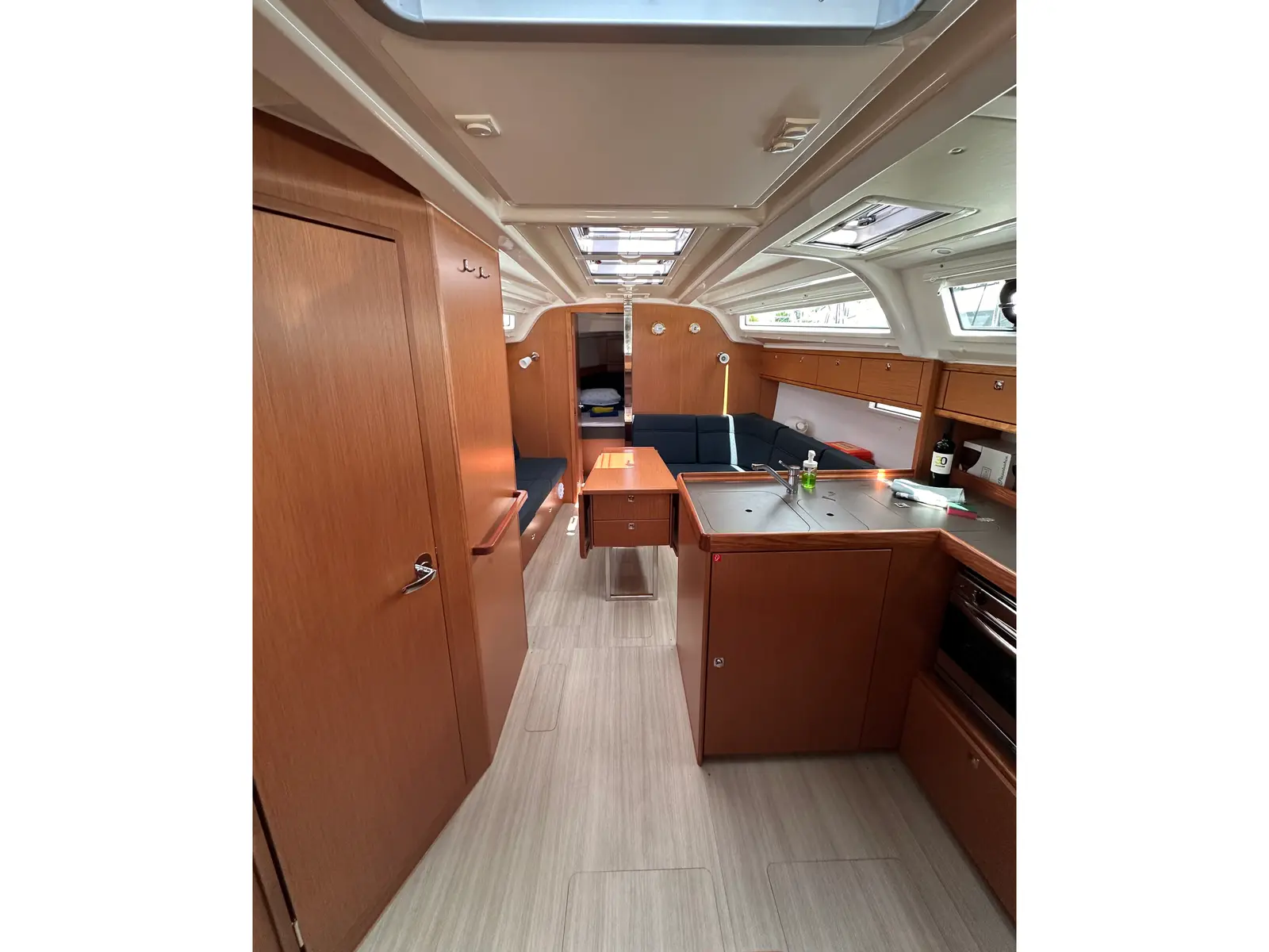 Crypto, Interior image