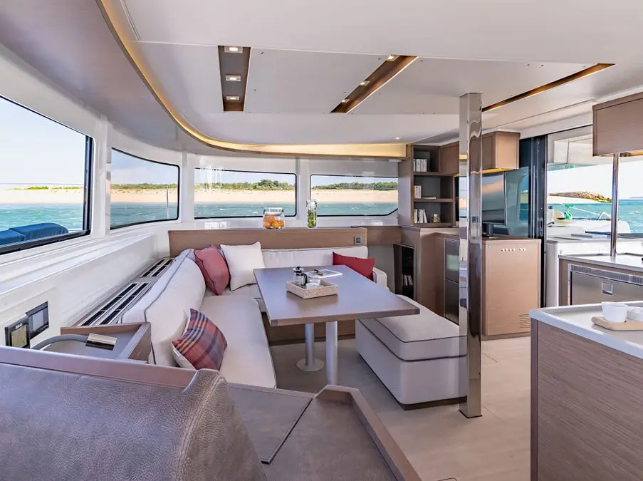 Knot Telling, Interior image