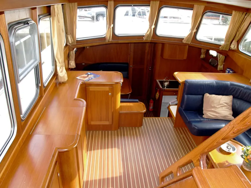 Drait 52, Interior image