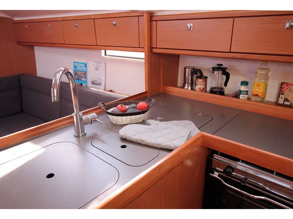 Chilly Lilly, Interior image