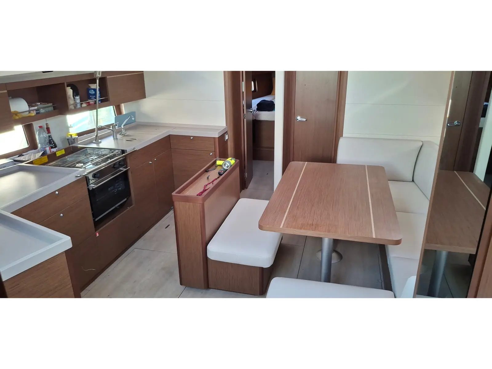 Premium, Interior image