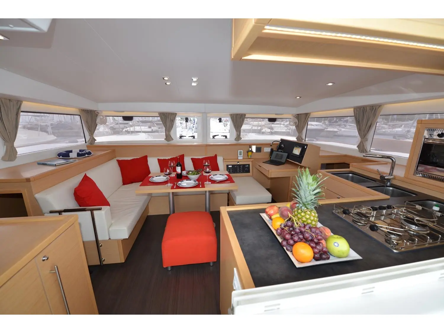 Anemoessa, Interior image