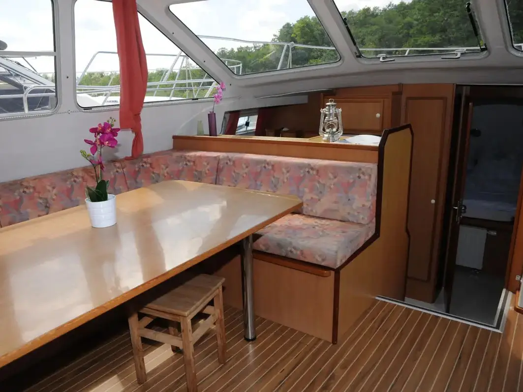 Aphrodite, Interior image