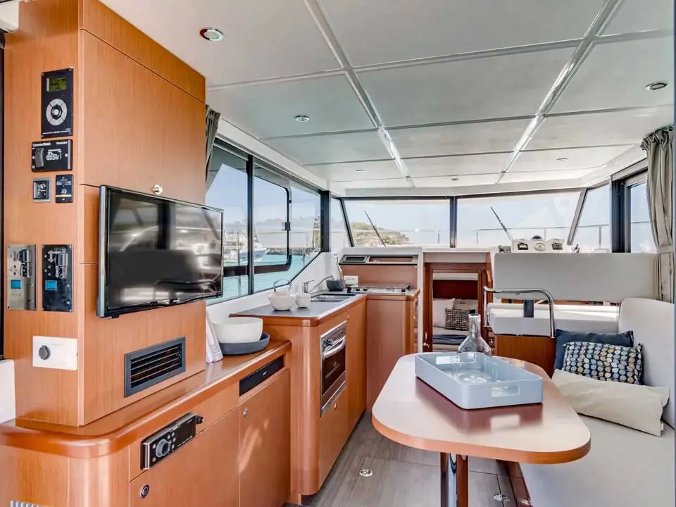 Odysseus, Interior image