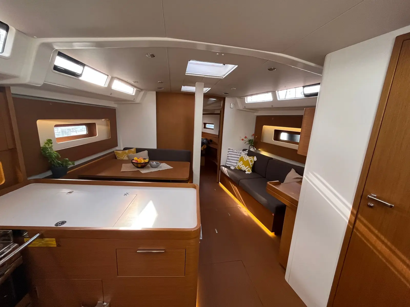 CHECKMATE, Interior image