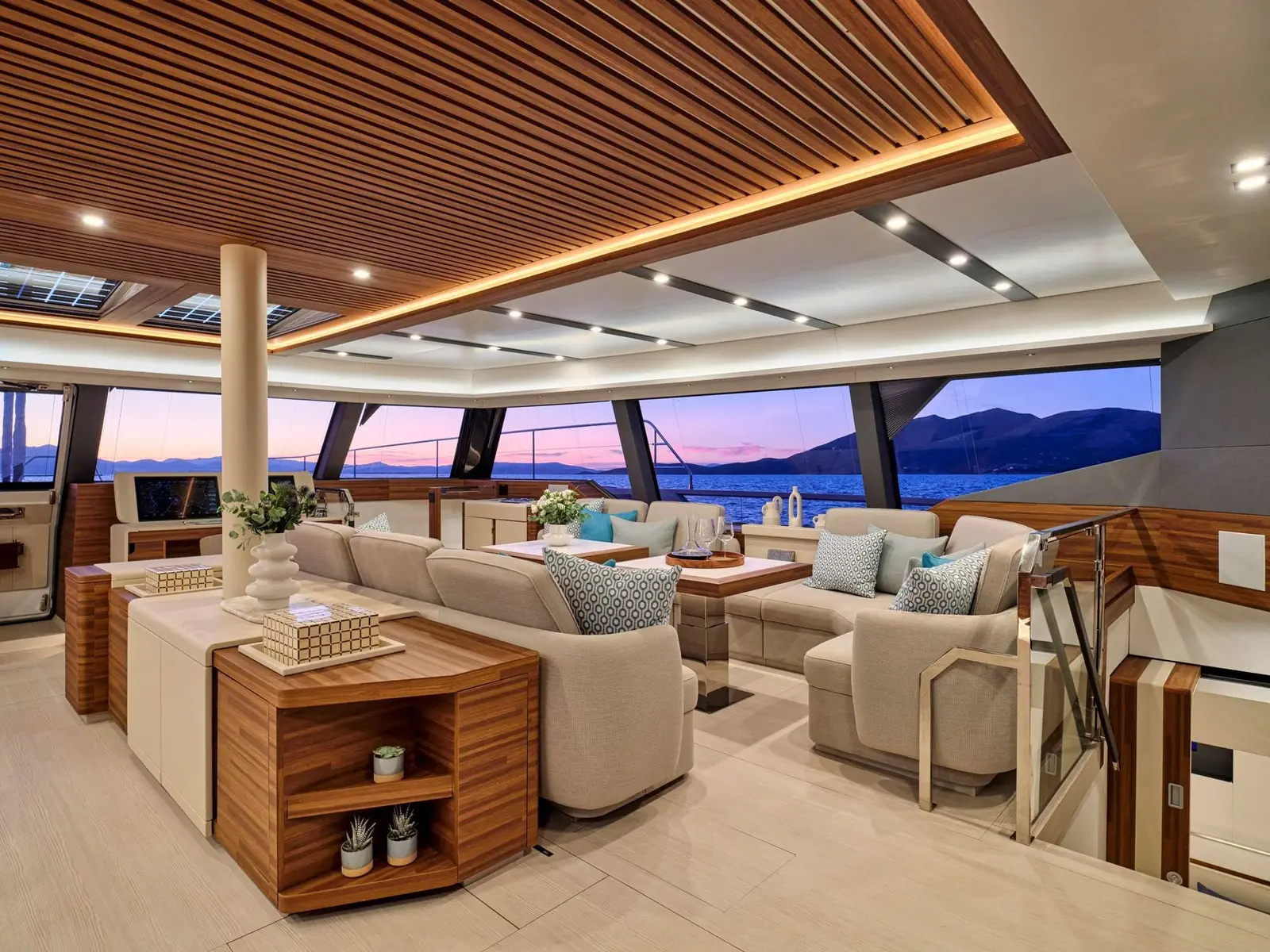 Magic Moments, Interior image
