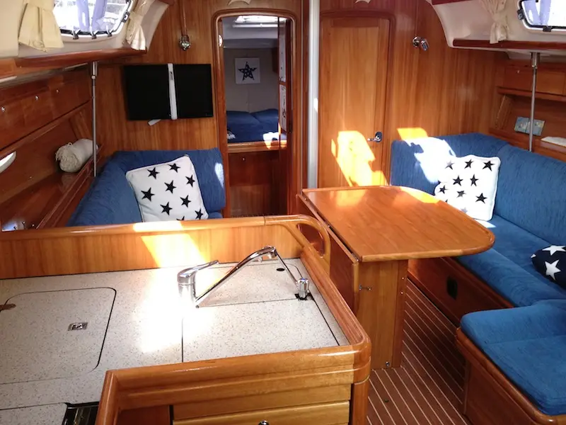 White Lady, Interior image
