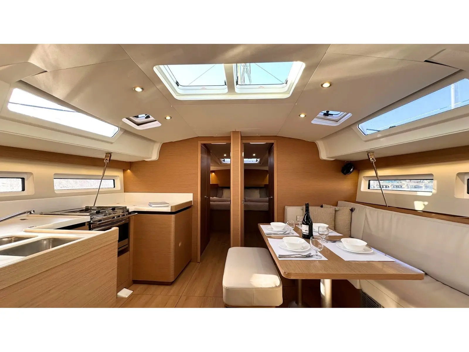 North Wind 49, Interior image