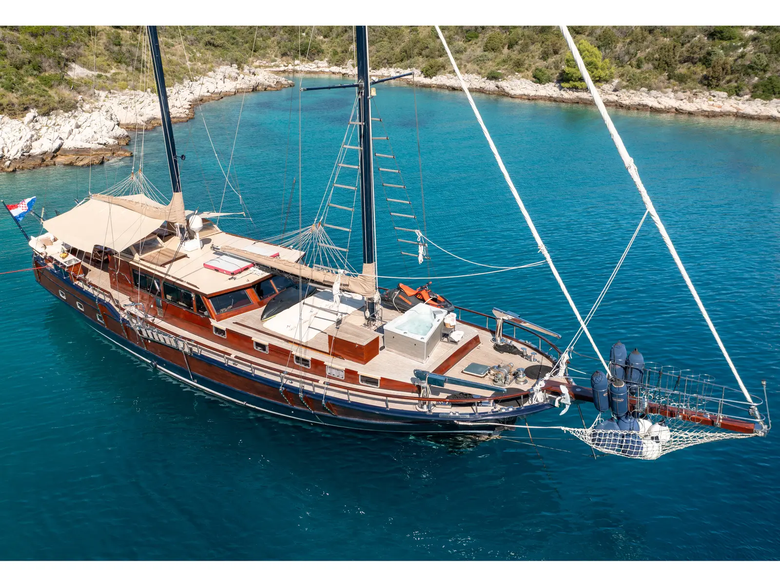 Pacha, Main image