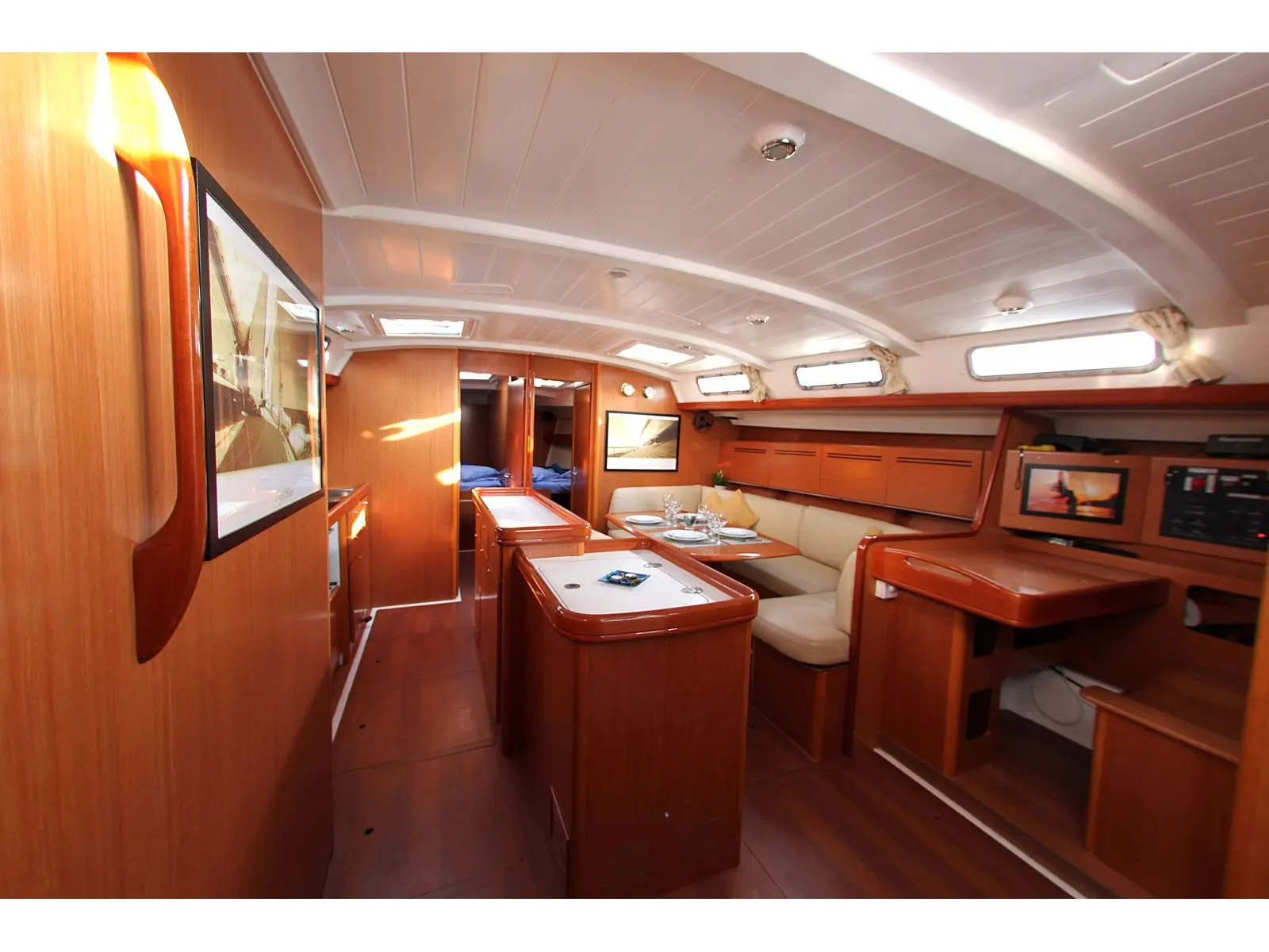 Lucky dice - (A/C - Generator - Refit 2022), Interior image