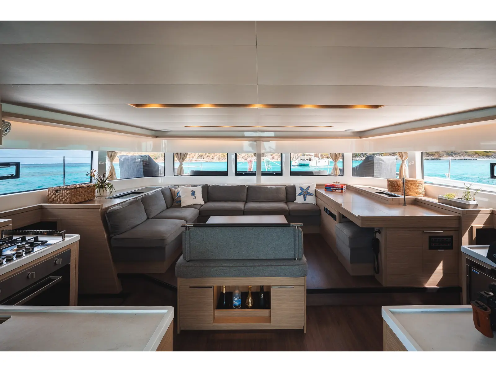 Premium, Interior image