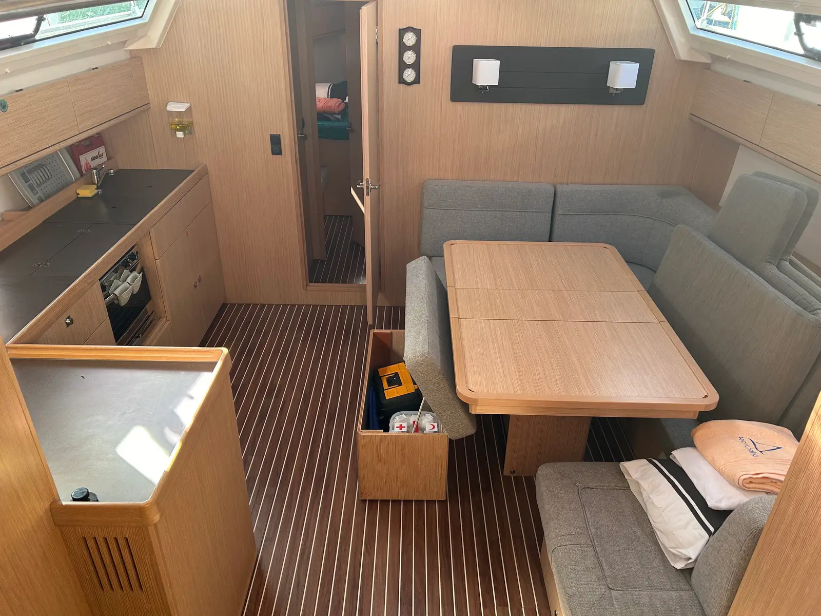 Suncity 6, Interior image