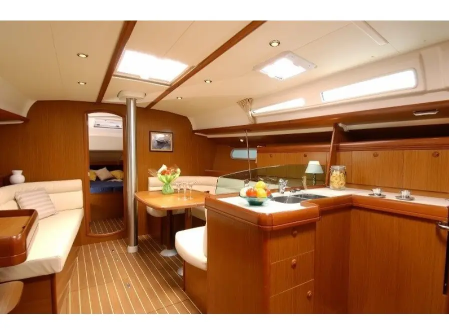 Black Pearl, Interior image