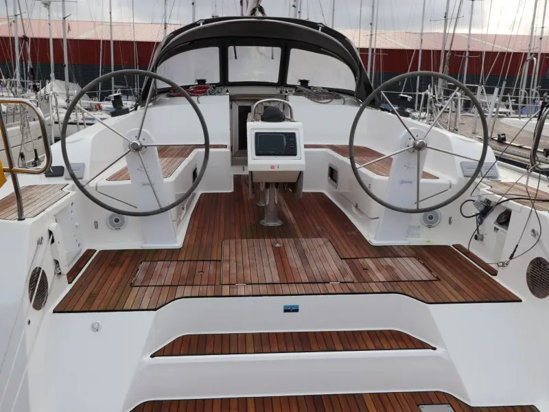 Ocean Breeze, Main image