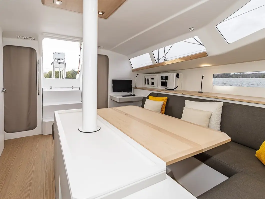 TOSTAKY, Interior image