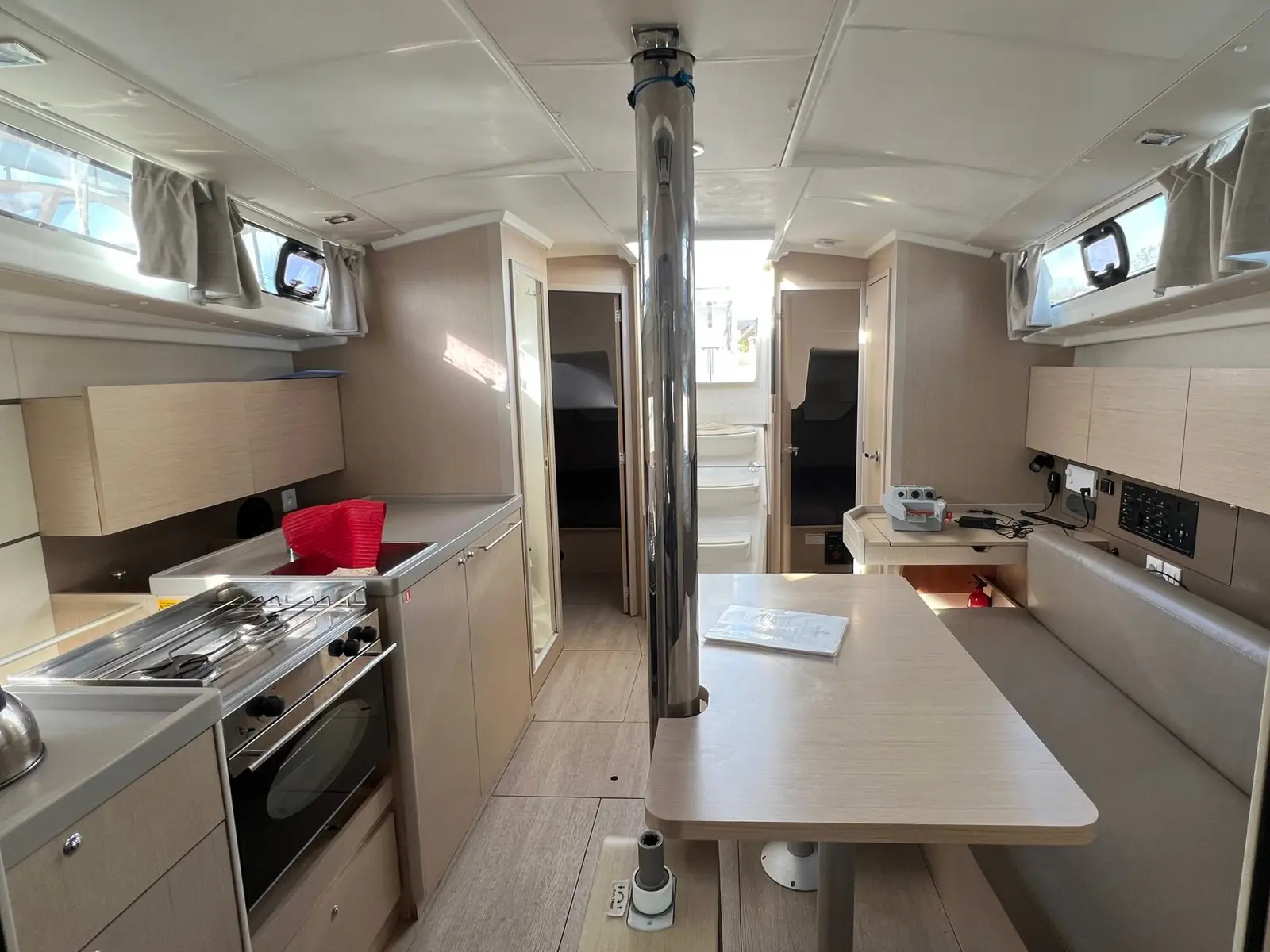 Houat Else, Interior image
