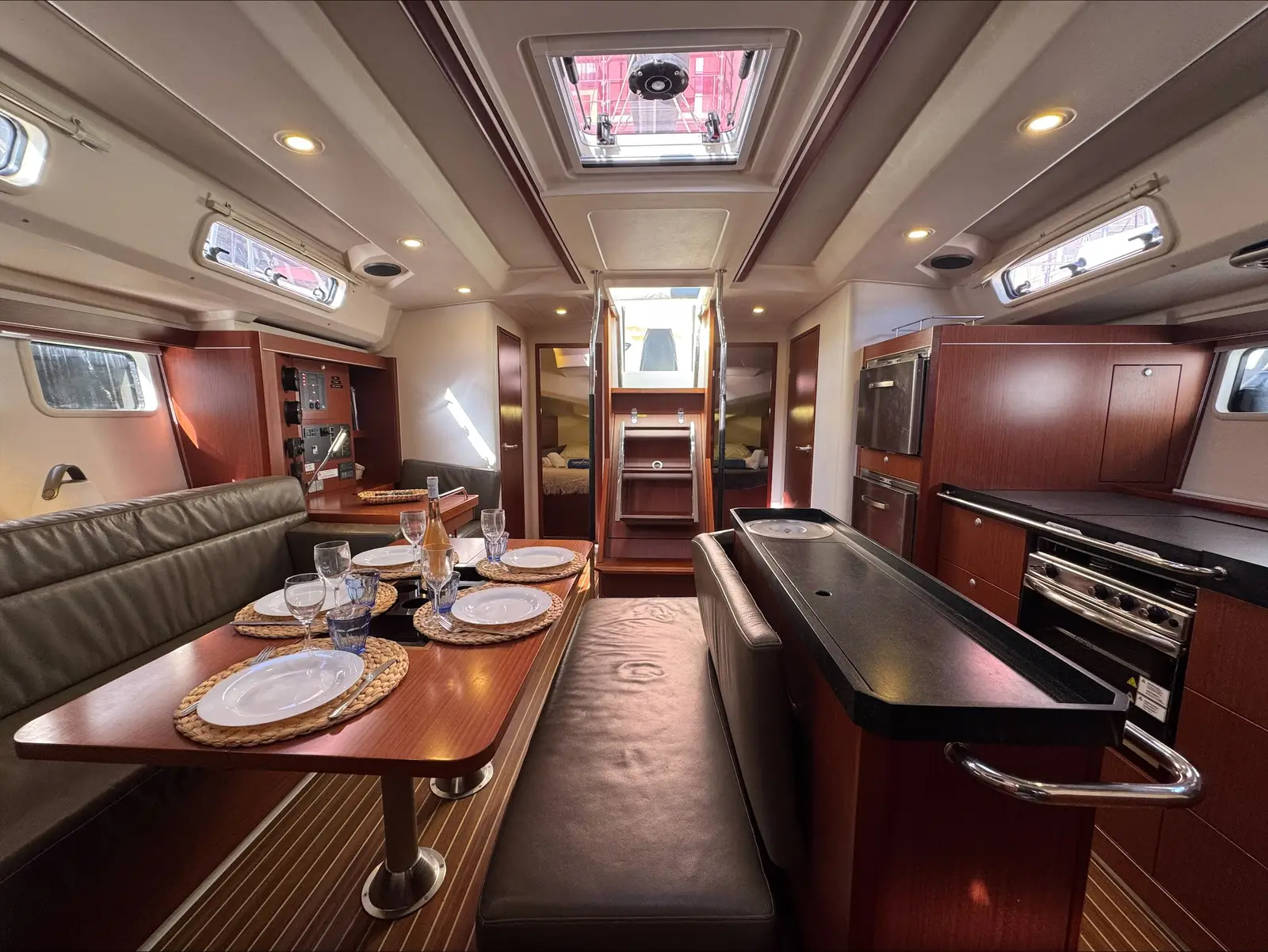Team B, Interior image