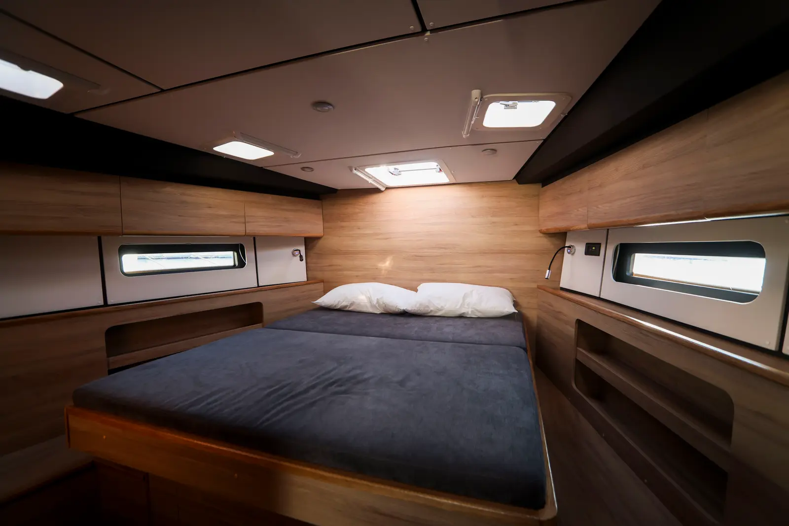 Luna Blu, interior image 3