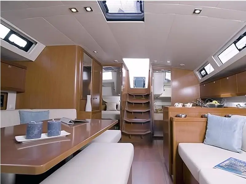 AF-O45(III), Interior image