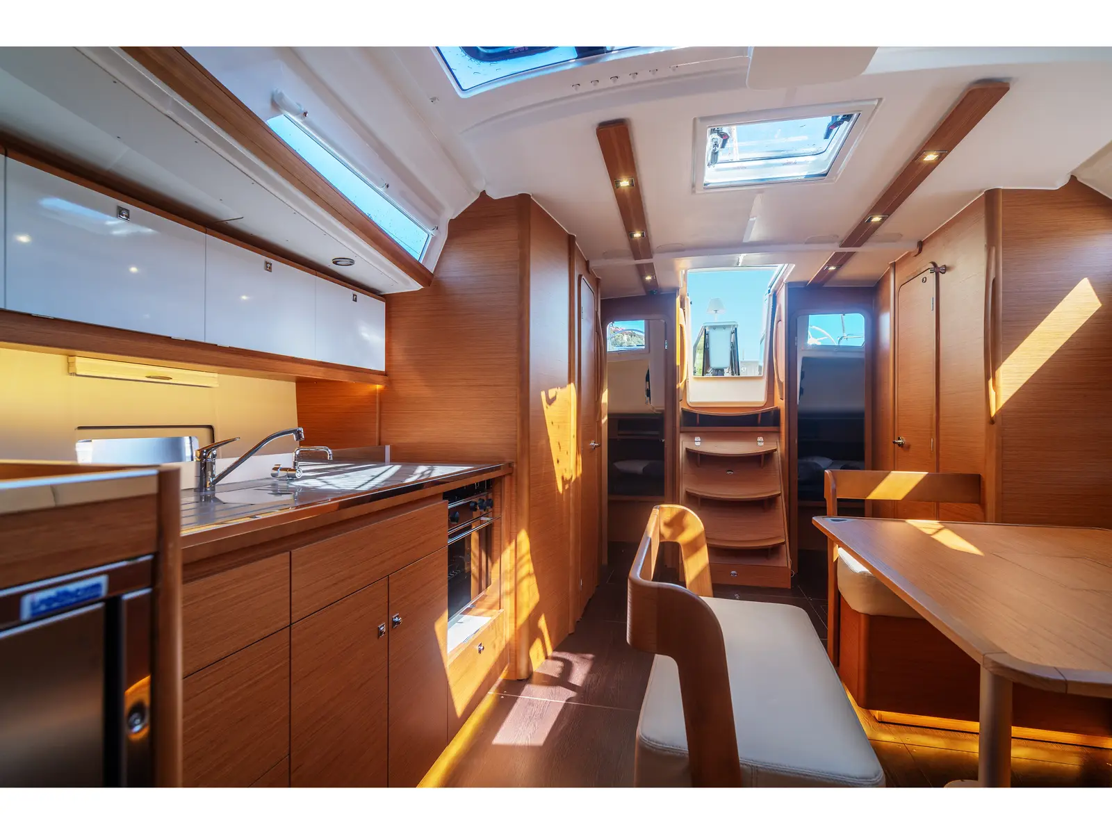 Barbara, Interior image