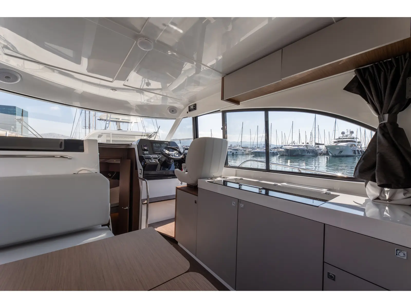 DESIRE, Interior image