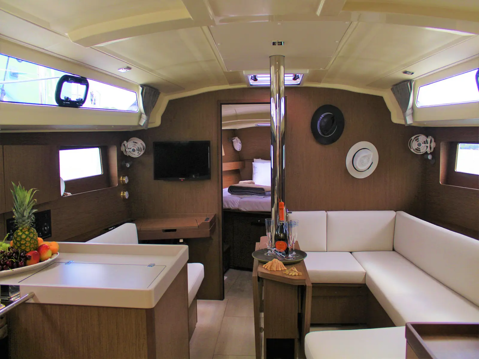 Diamanti I, Interior image