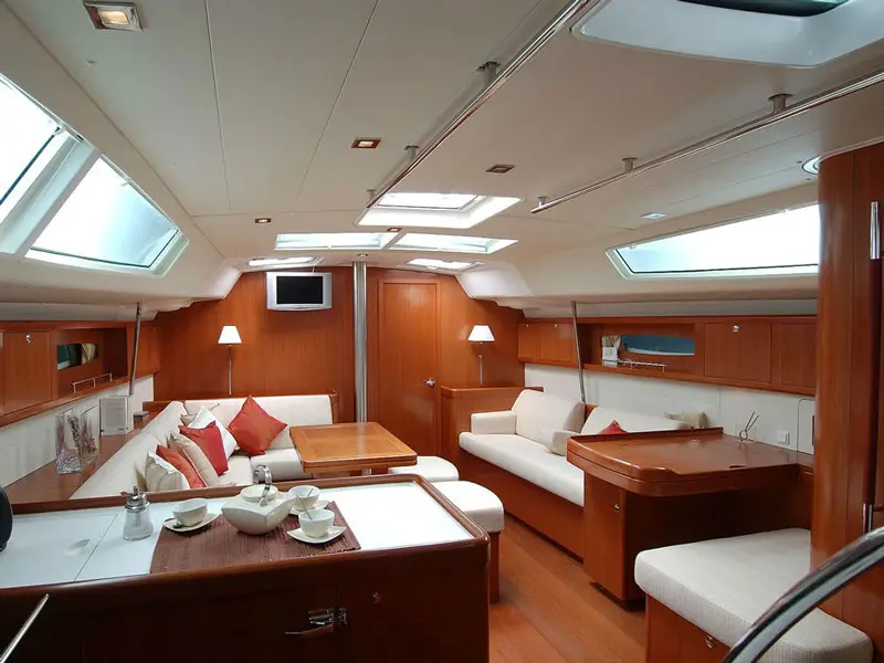Sueno, Interior image