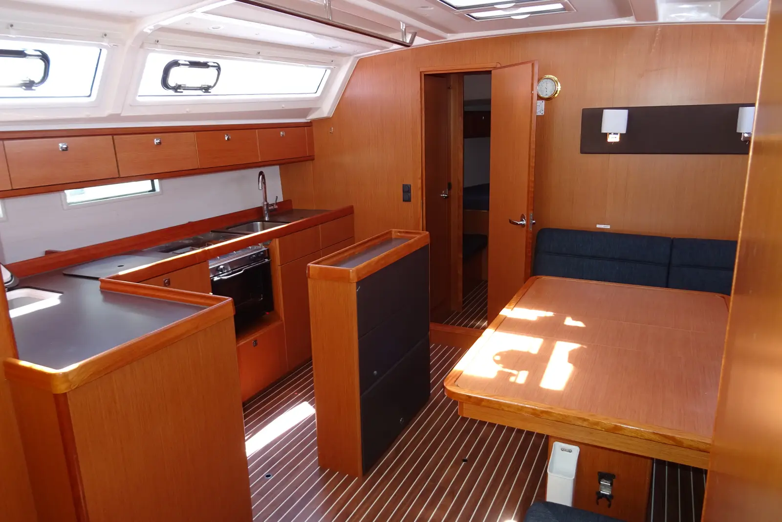 Rea (Refit 2022), Interior image