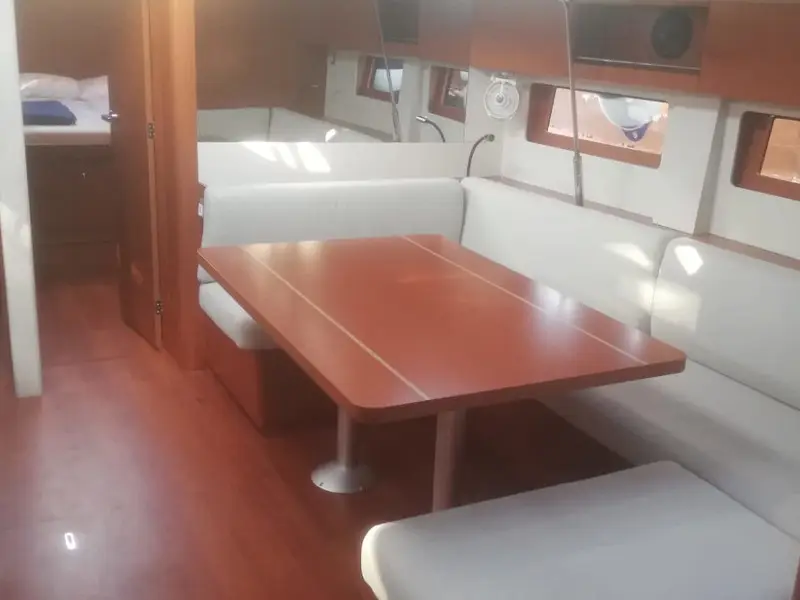Belle, Interior image