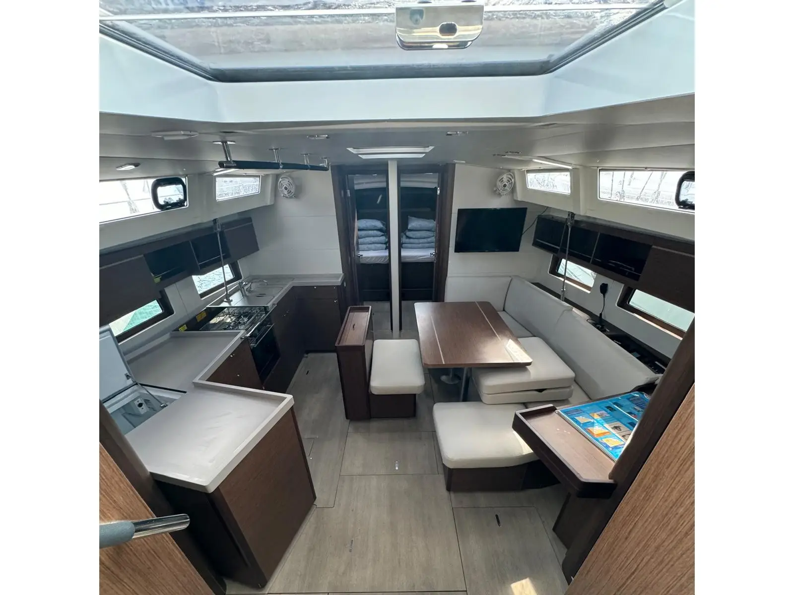 Artemis, Interior image