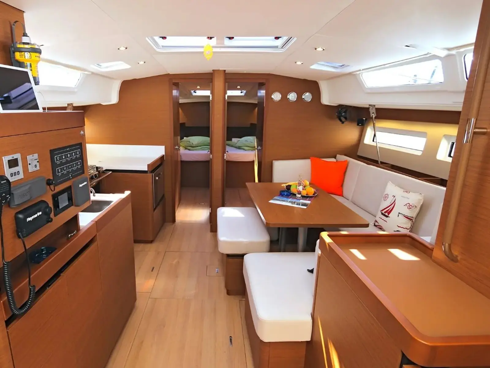 Avra, Interior image
