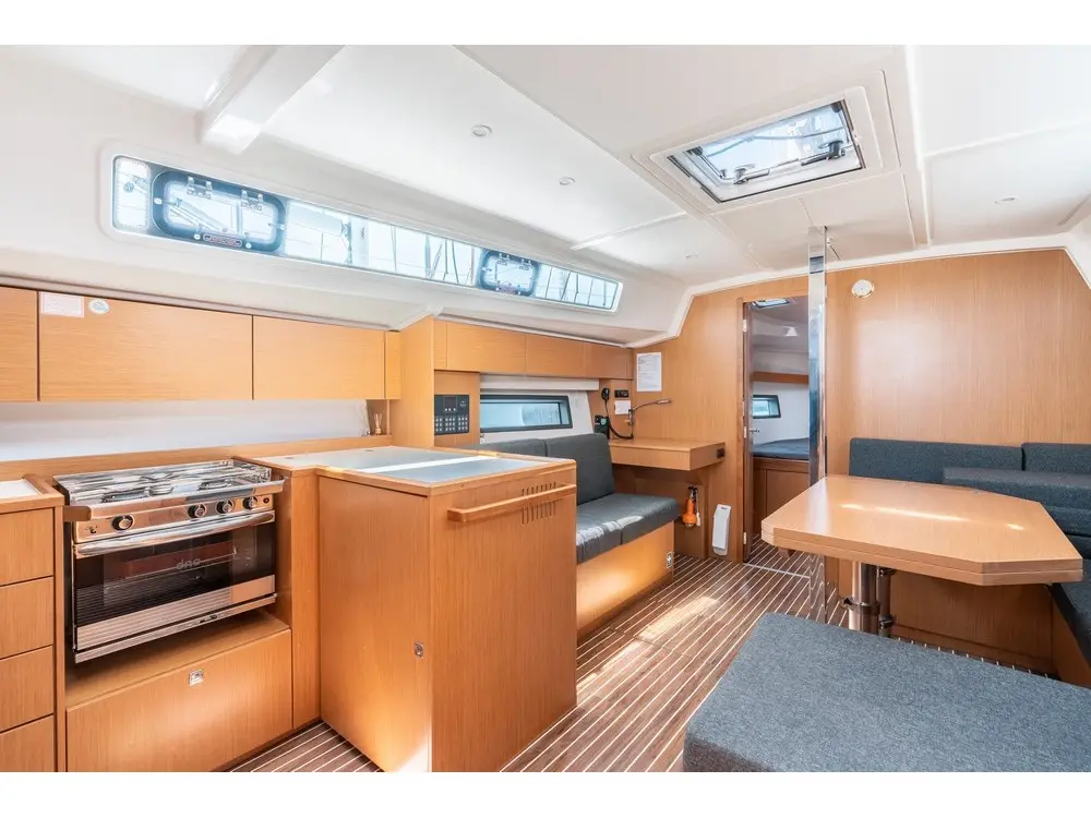 Harmonia, Interior image