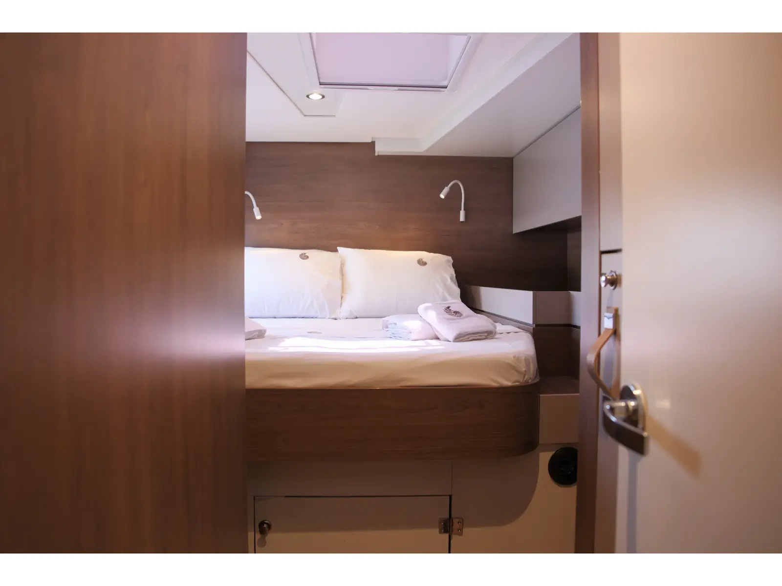 ALINA II, Interior image