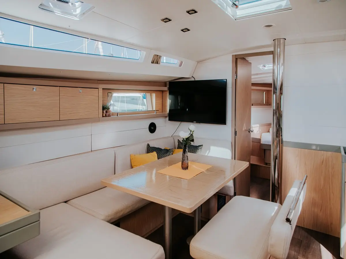 GOLD ONE, Interior image