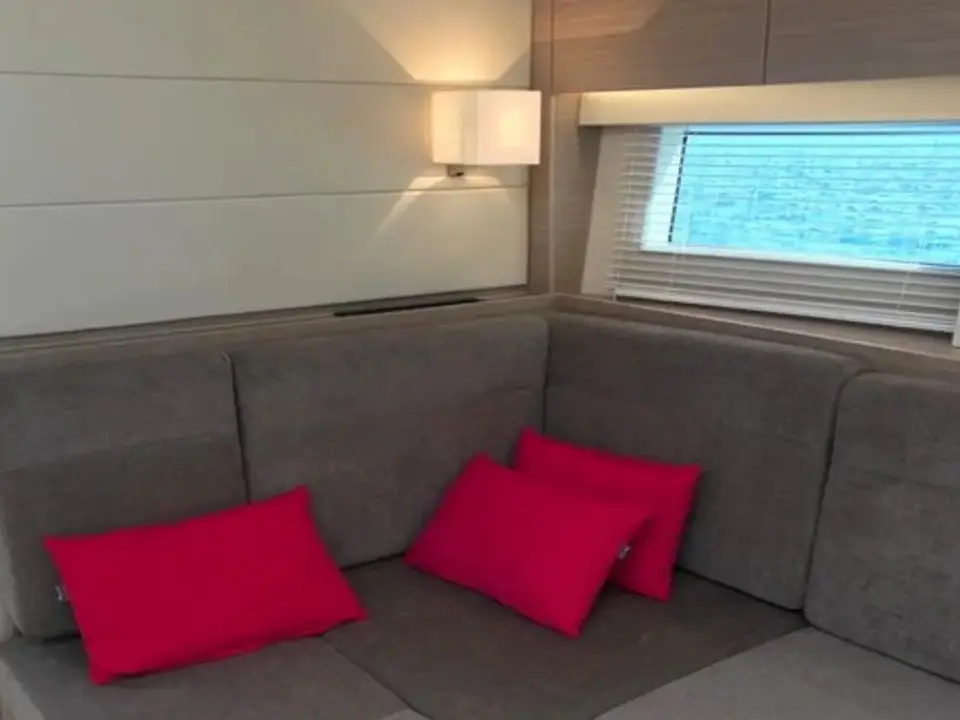 Ananija II, Interior image