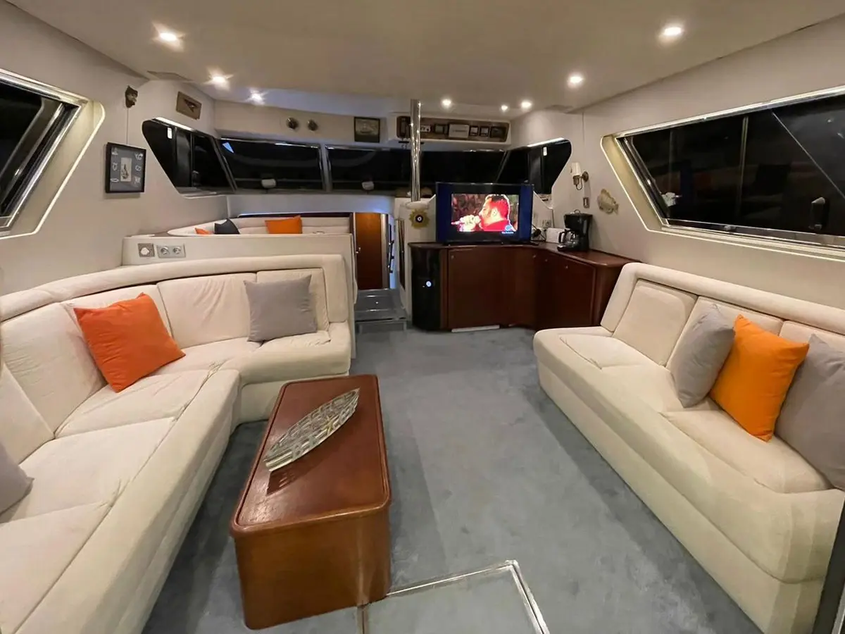 Ayse Sultan, Interior image