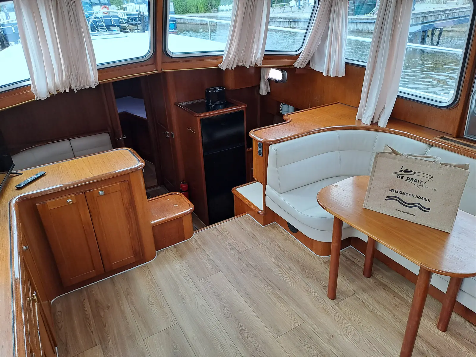 Drait 50, Interior image