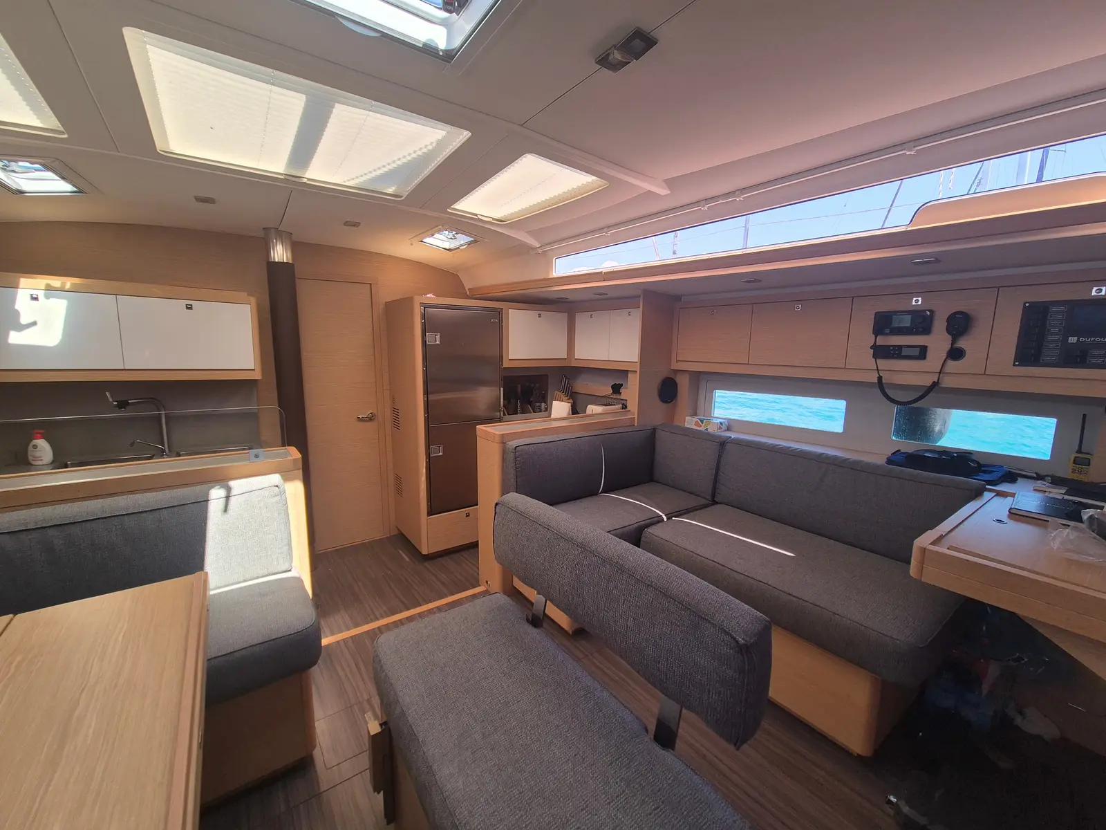 Premium +, Interior image