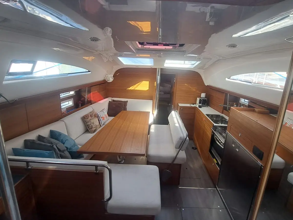AF-ELAN45.1, Interior image