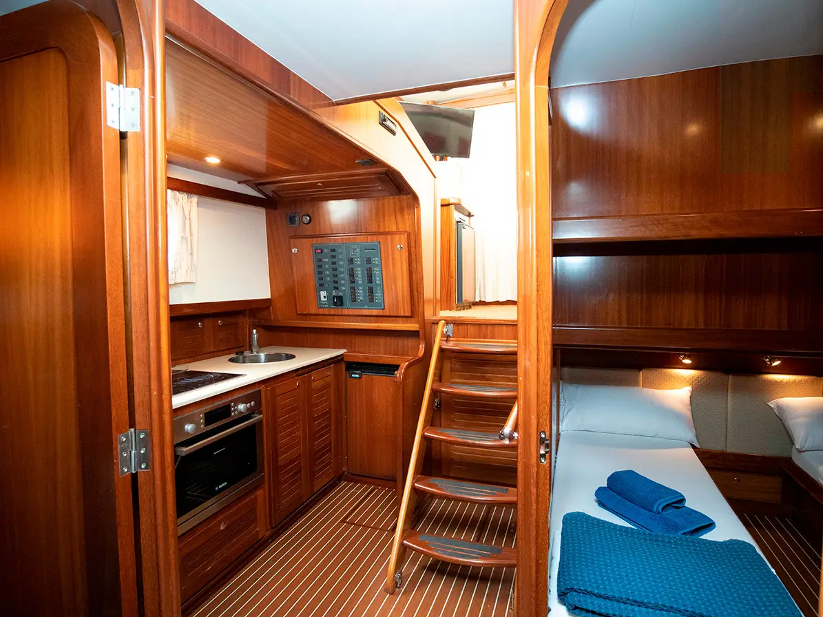 Buccara XI, Interior image
