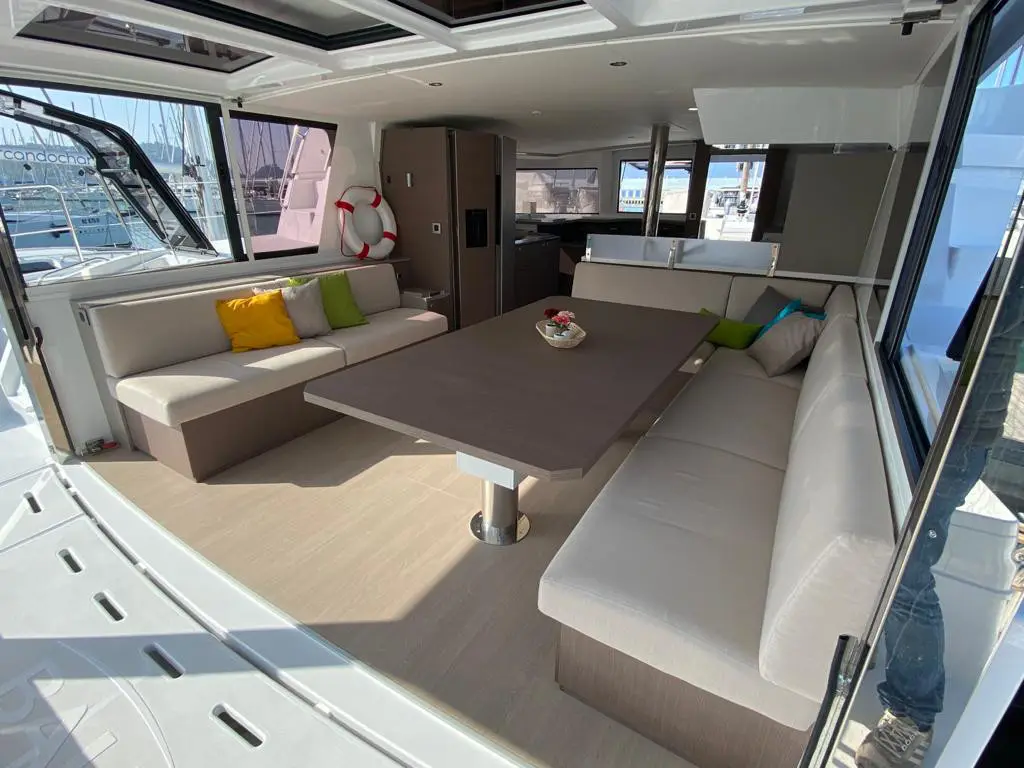 Terra, Interior image