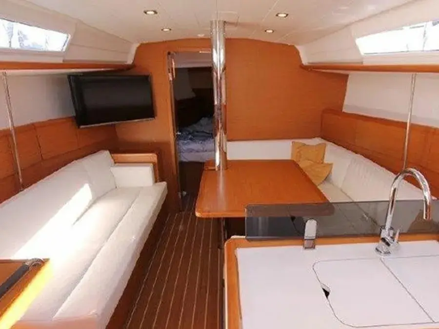 OYSTER SHELL, Interior image
