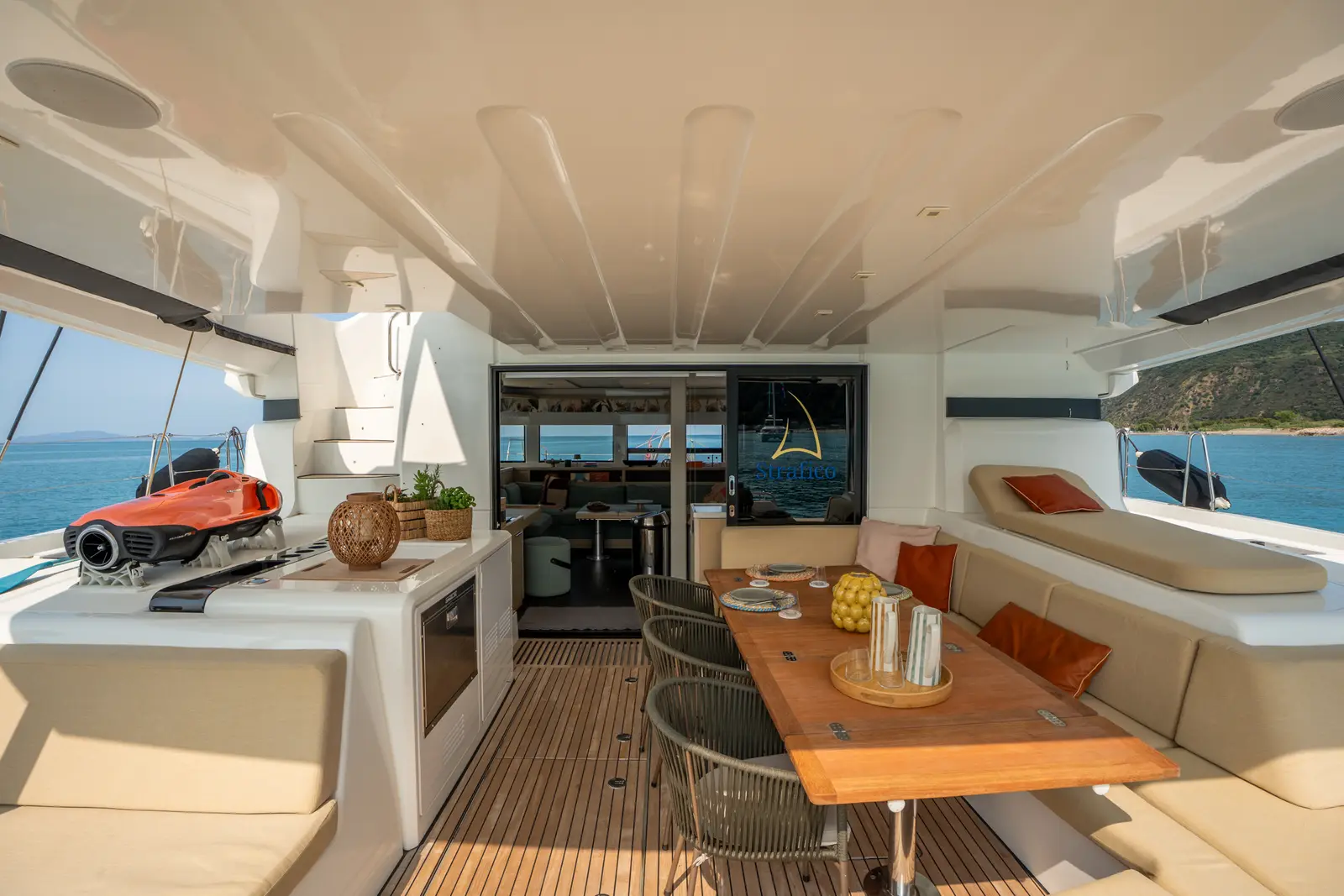 SAILUXE - Strafico, Cockpit
