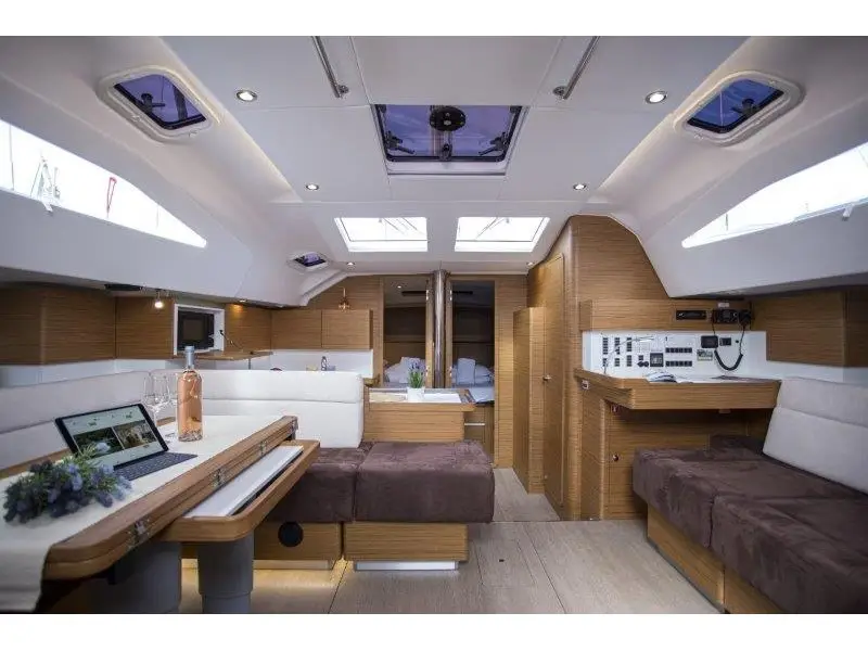 ELYSIUM I, Interior image