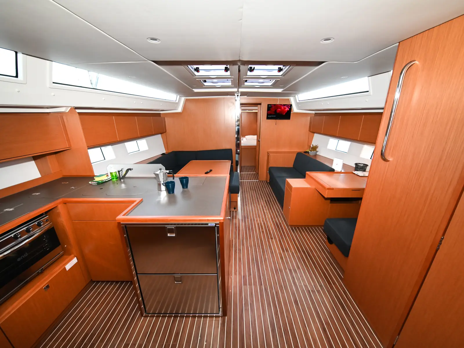 Big blue, Interior image