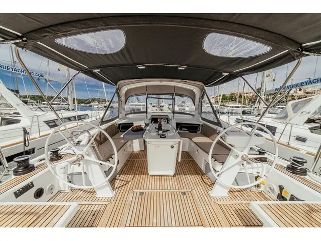 HERA, Interior image