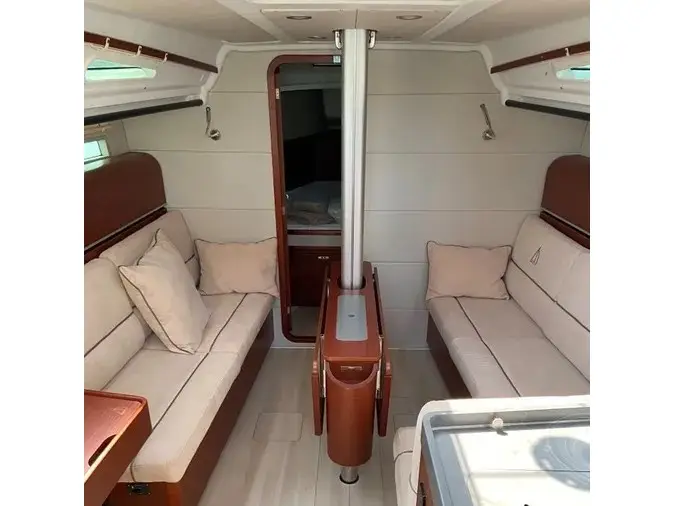 Polaris, Interior image